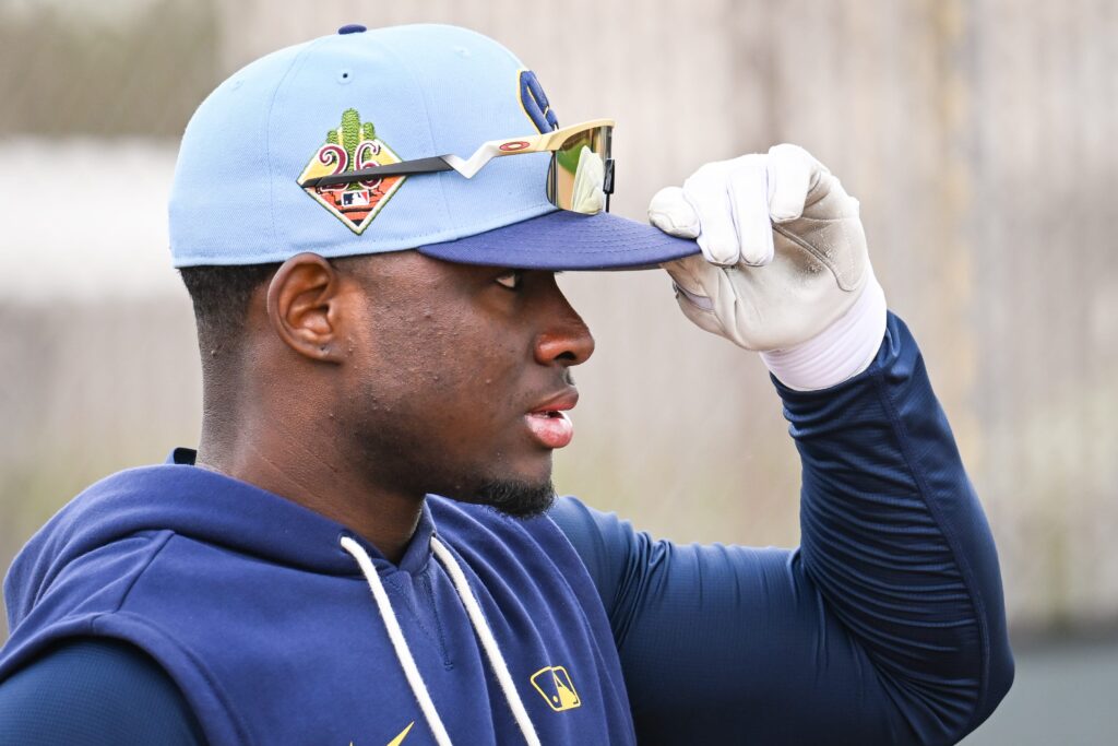 Brewers Sign Luis Lara To Extension