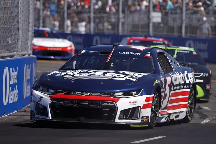 Kyle Larson, Hendrick Motorsports
