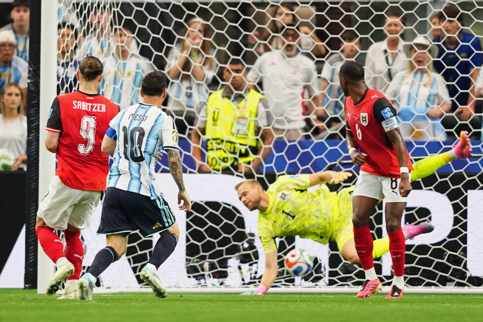 Lionel Messi breaks World Cup scoring record in Argentina win