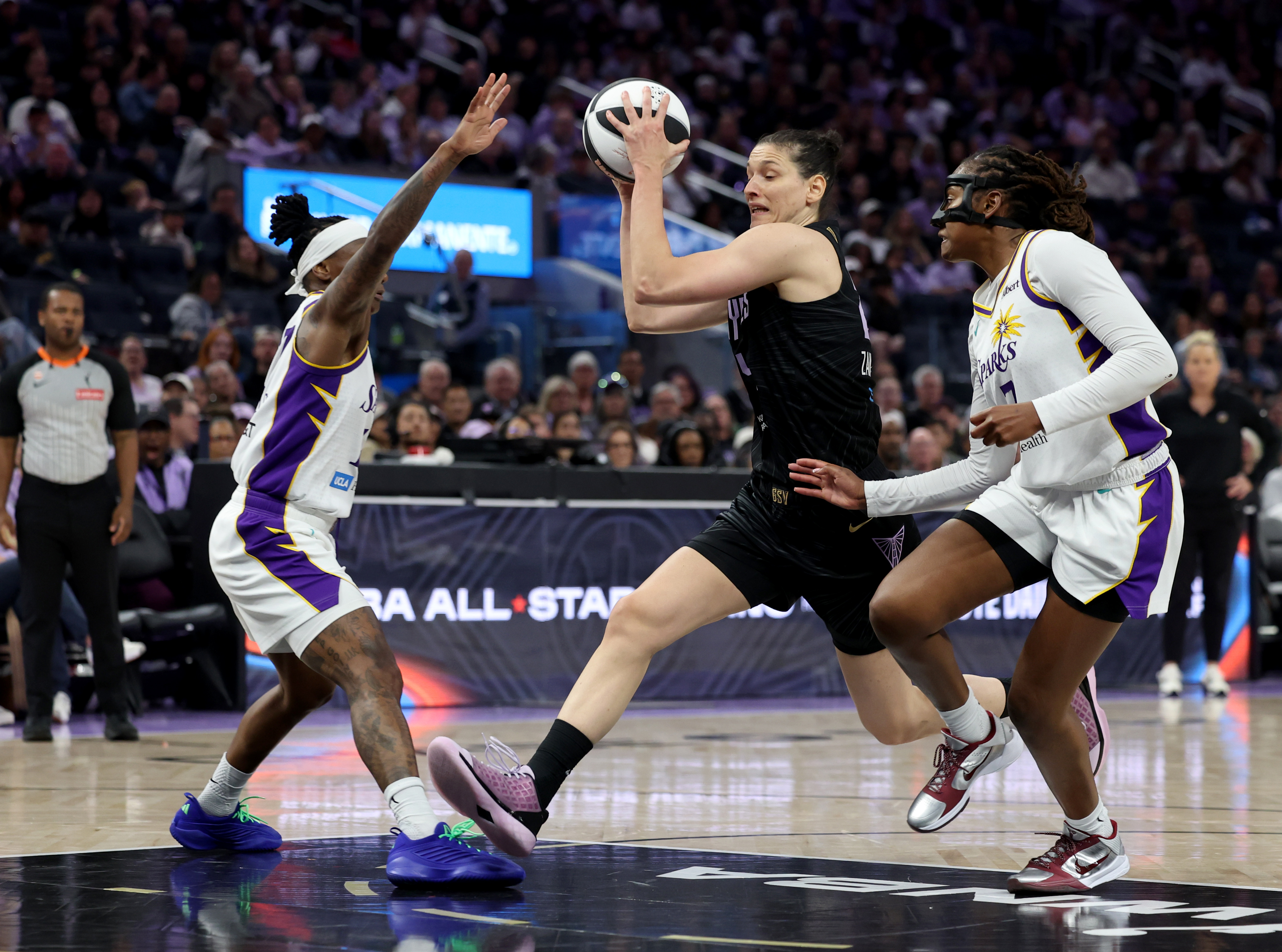 Golden State Valkyries' Cecilia Zandalasini #24 drives through the key...