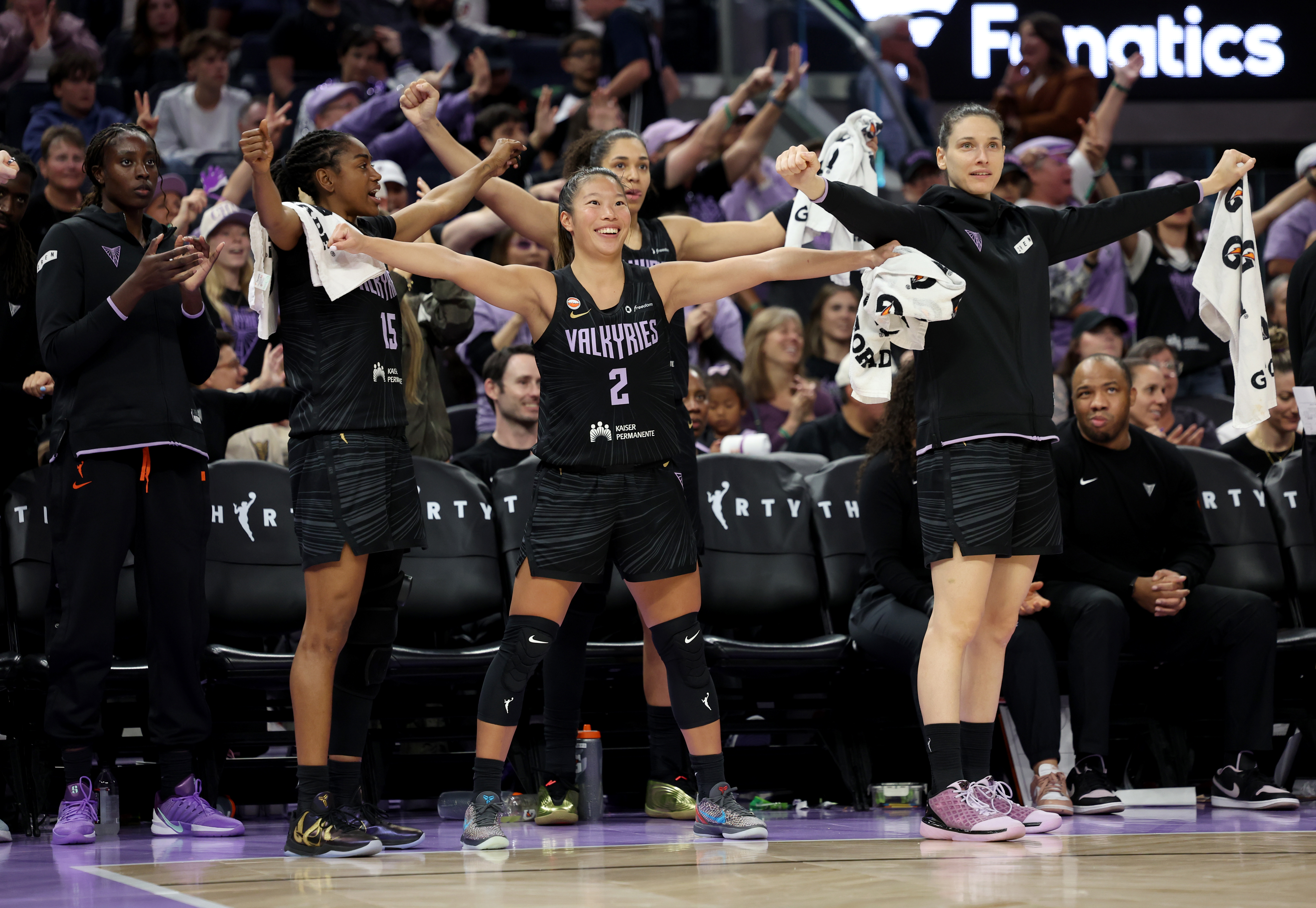 Golden State Valkyries' Kaitlyn Chen #2 and teammates react on...