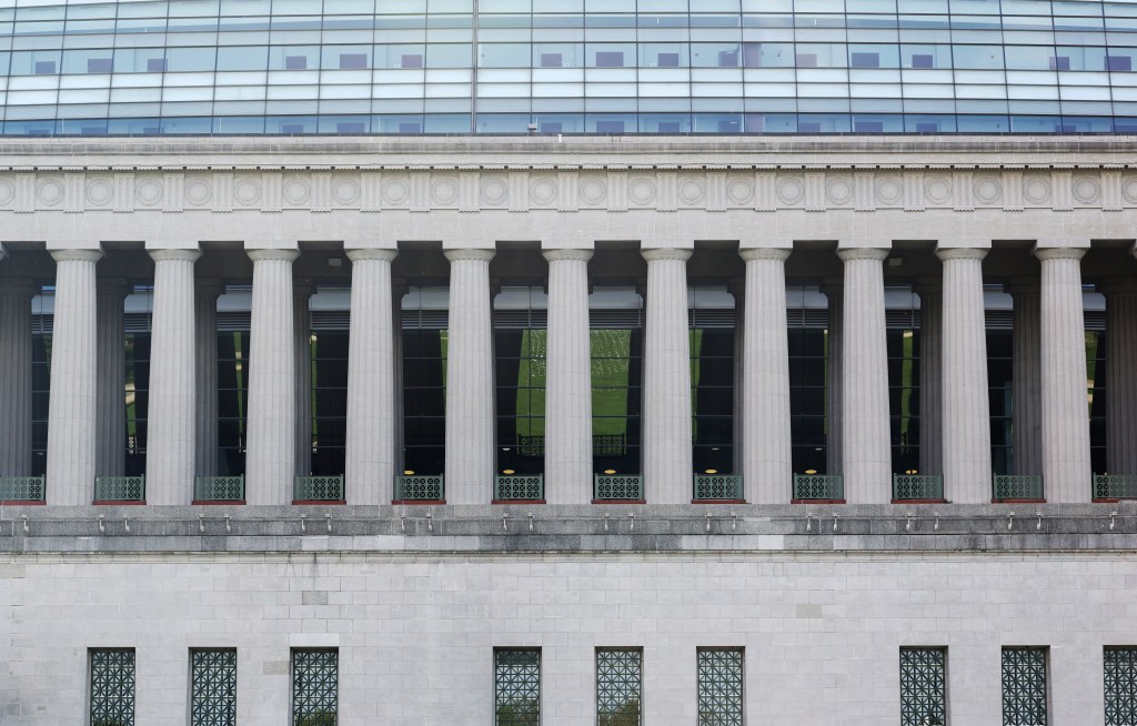 Illinois lawmakers consider publicly owned stadium in Bears talks