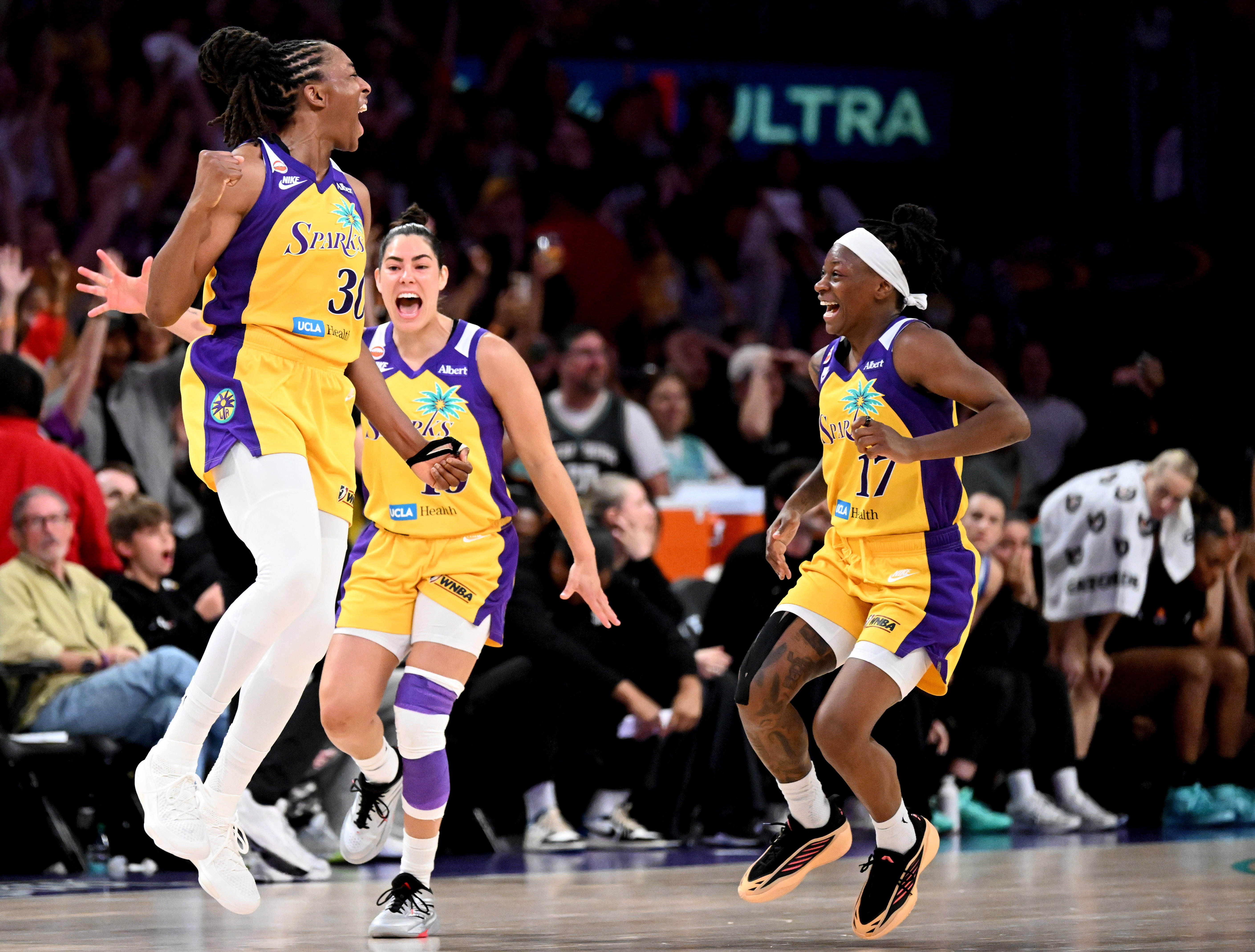 Sparks Nneka Ogwumike (30) celebrates with her teammates after taking...