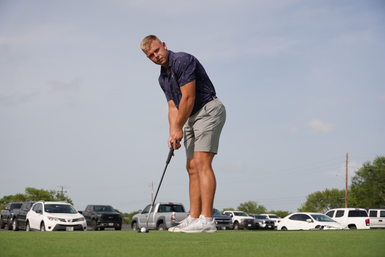23-year-old golfer Riley Riethman