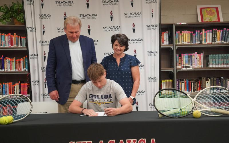 Sylacauga’s Zac Abernathy commits to Central Alabama Community College’s tennis program