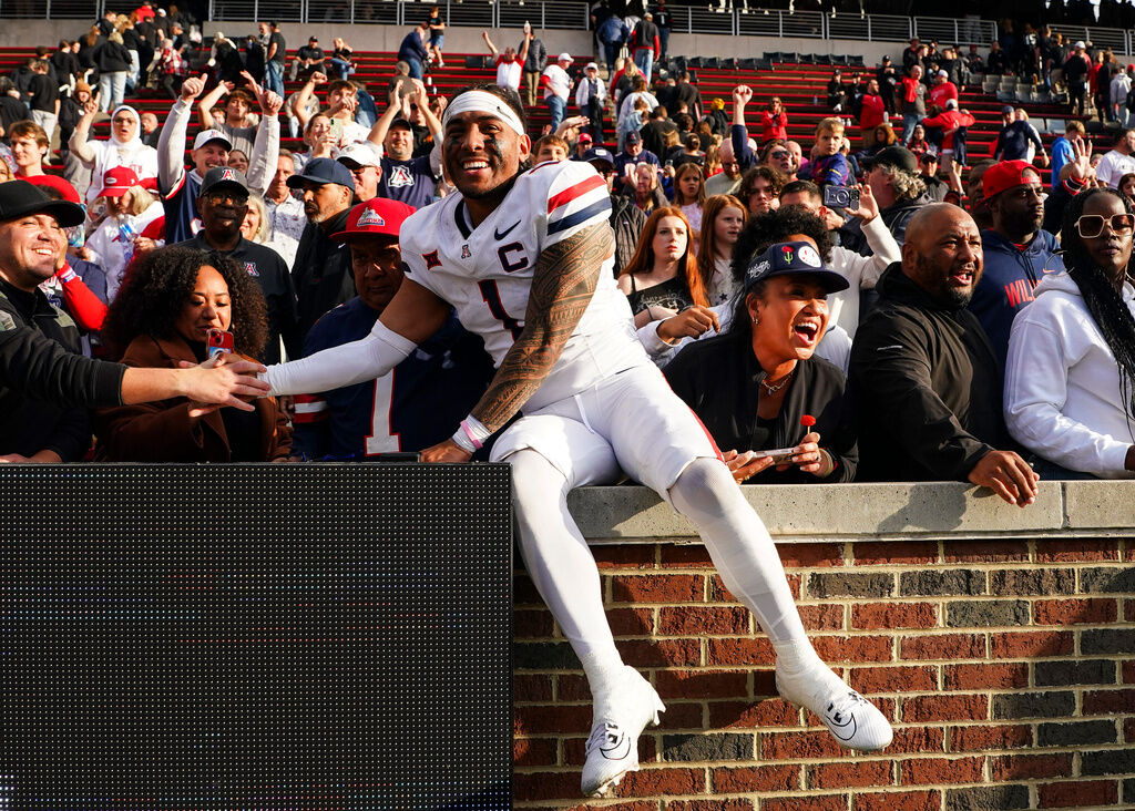 Arizona's Noah Fifita (1) celebrates with supporters following an NCAA college football game against Cincinnati, Saturday, Nov. 15, 2025, in Cincinnati. (AP Photo/Jeff Dean)