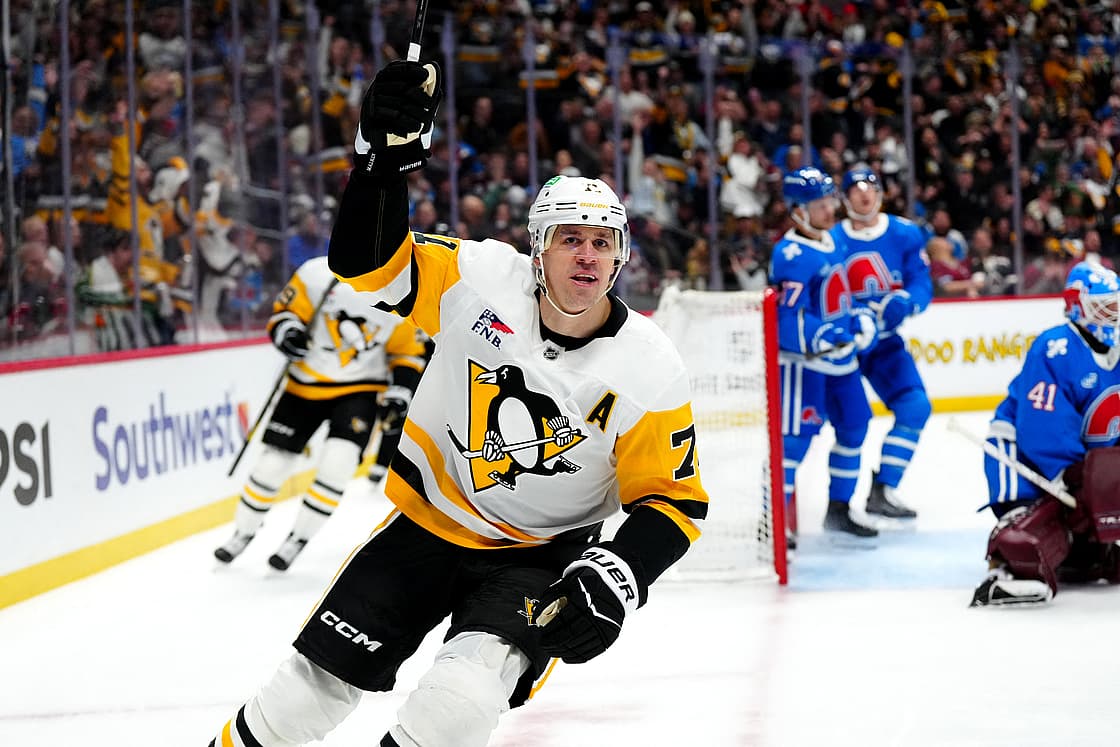 Evgeni Malkin. NHL: Pittsburgh Penguins at Colorado Avalanche