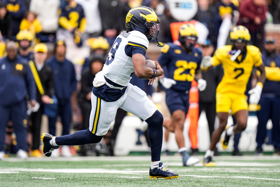 Michigan quarterback Bryce Underwood (19) keeps the ball for a run against Team Maize during the spring game at Michigan Stadium