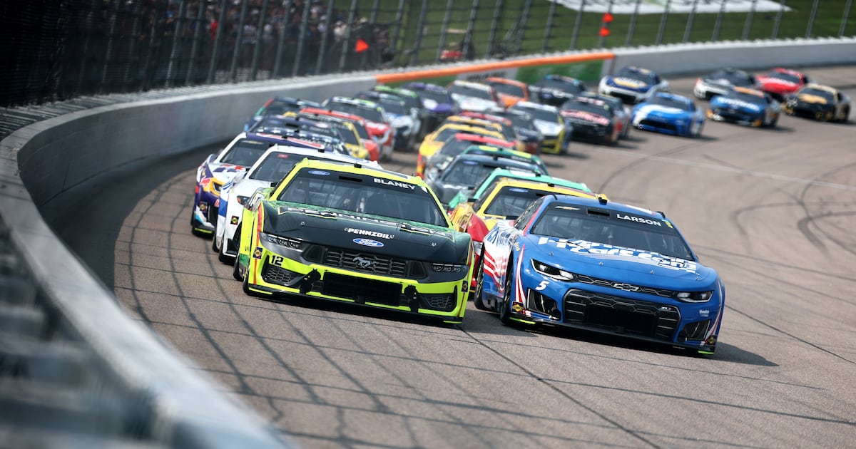 NASCAR brings in new credit card sponsor in Avant, replacing Credit One Bank