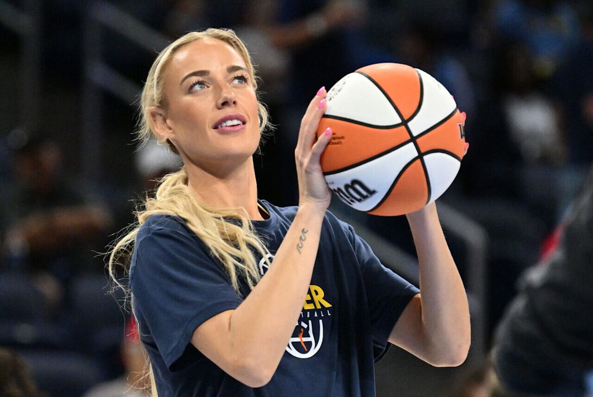 Enes Kanter Freedom joins Sophie Cunningham rally before Fever game
