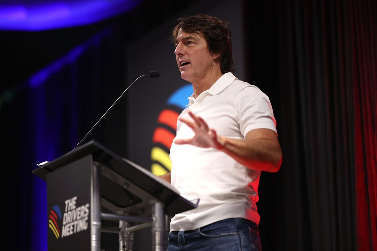 ‘You guys didn’t fix that?’ – Tom Cruise jokes with NASCAR drivers about odd issue he had at Daytona track