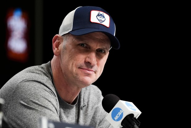 We asked Dan Hurley, an avid reader, for his summer book recommendations. (AP Photo/Jeff Roberson)
