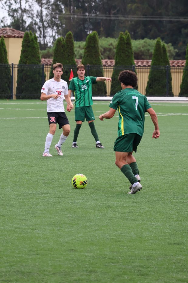 Midfielder Harper Thweatt looks to make a play on ball. (Max Combs)