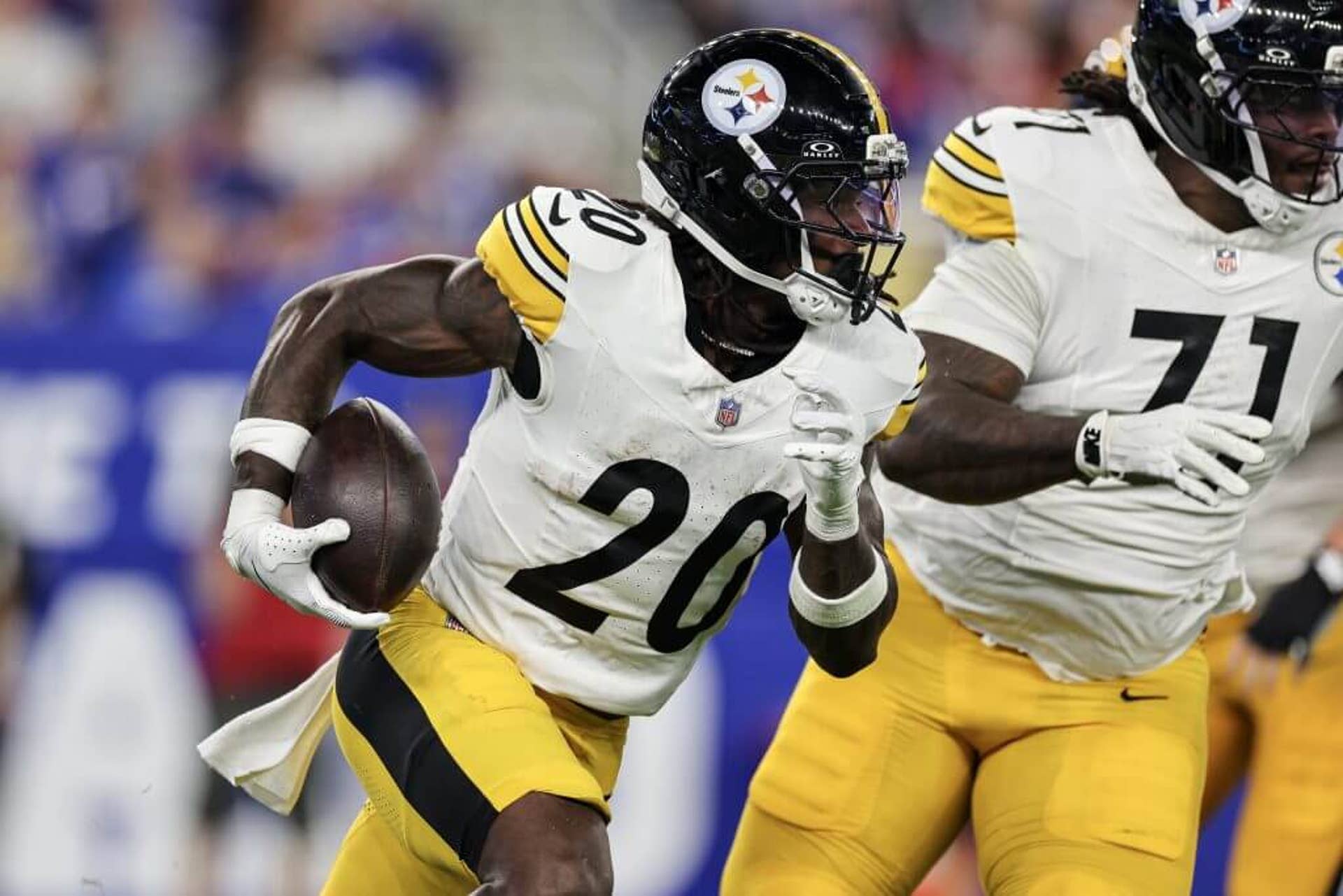 Pittsburgh Steelers running back Kaleb Johnson runs the ball during the a preseason game against the Buffalo Bills at Highmark Stadium on Aug. 27, 2026.