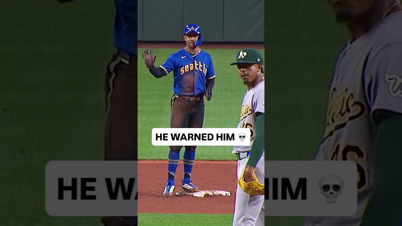 Julio Rodríguez tried giving the pitcher a heads up 😂
