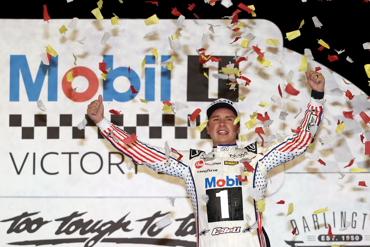 Complete NASCAR Cup points standings after Darlington Chase race