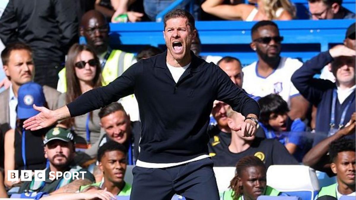 Chelsea manager Xabi Alonso on the touchline at Stamford Bridge