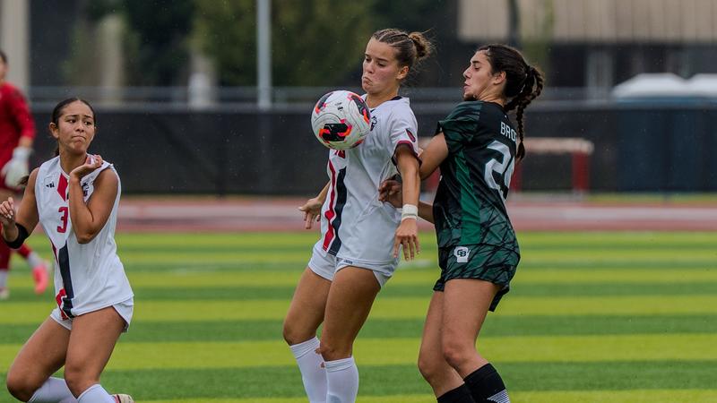 Huskies Fall in Conference Opener to Green Bay