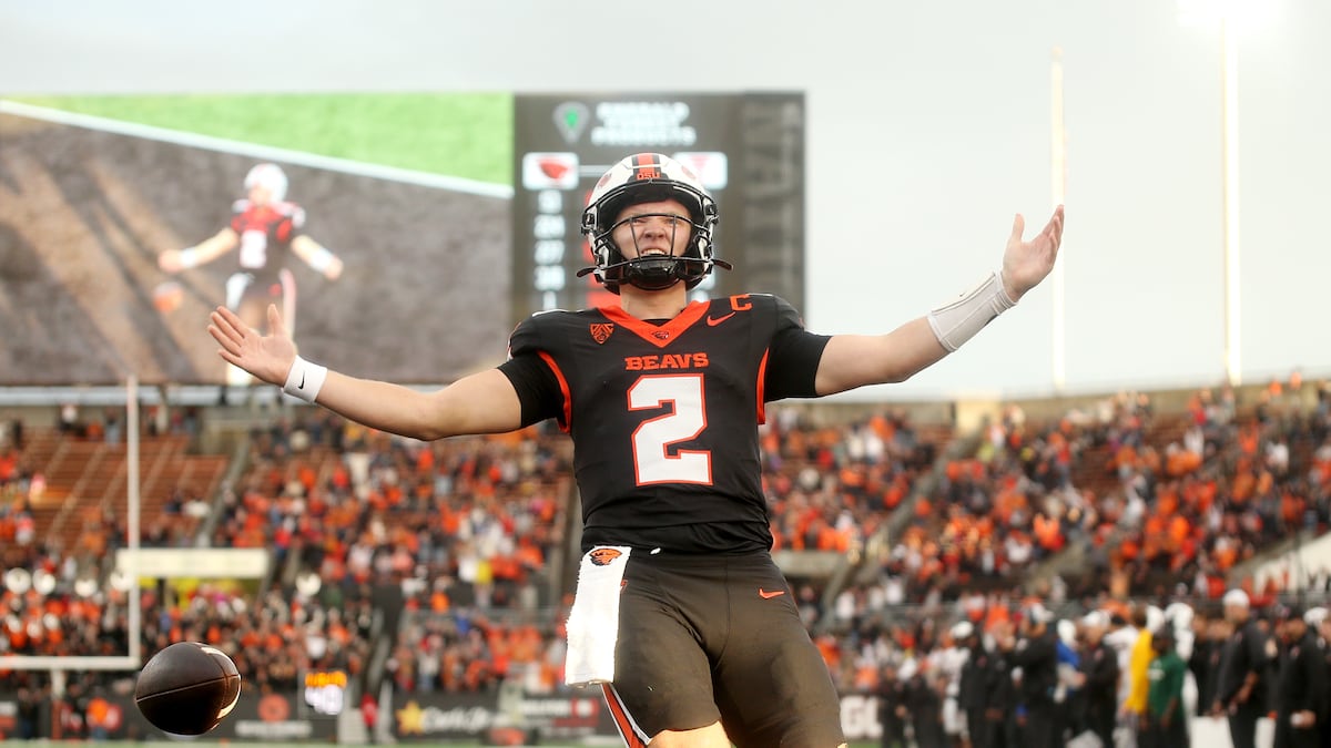 Atkinson throws for 5 TDs, runs for another score as Oregon State beats Montana 52-17