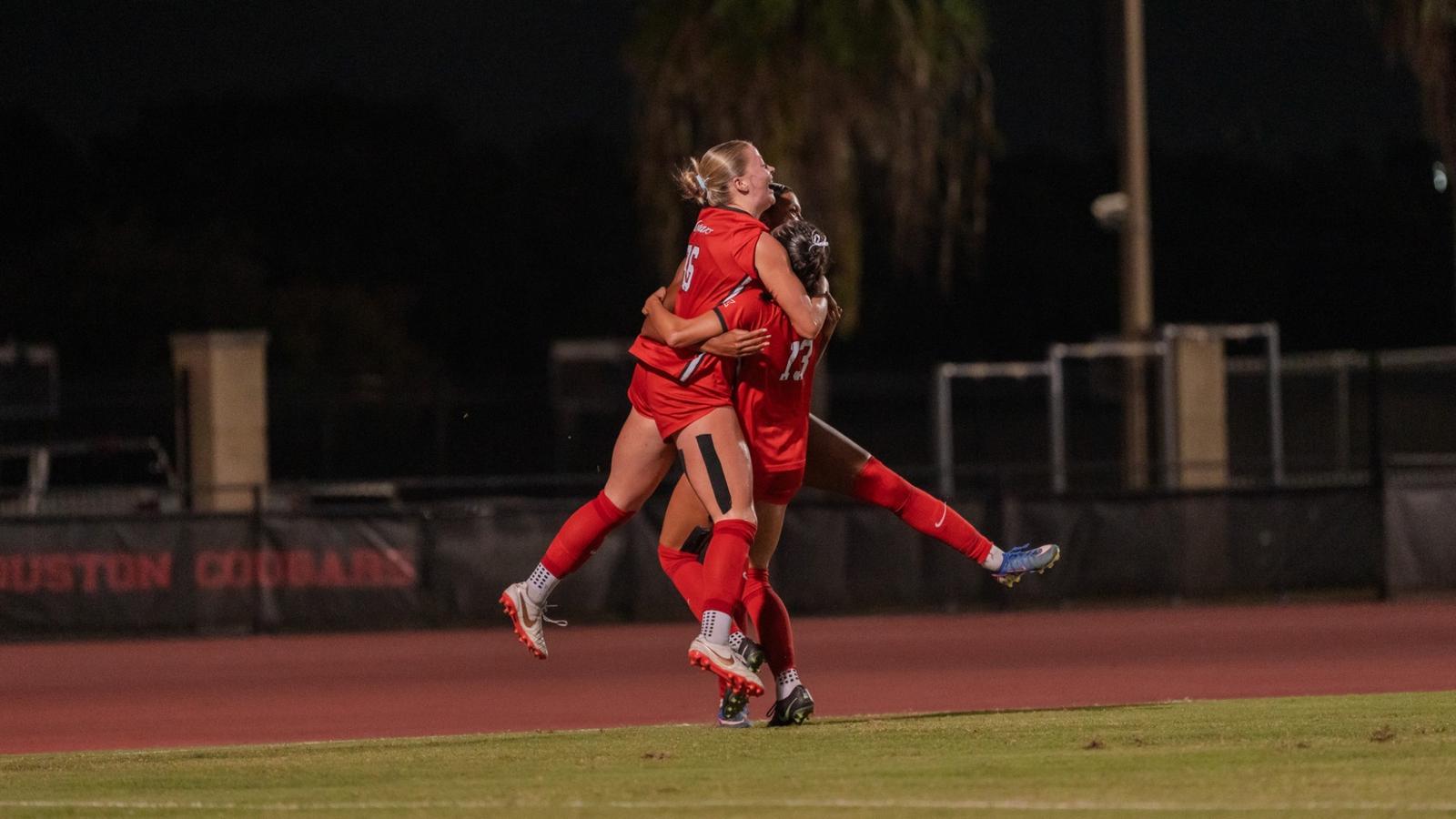 Cougars Storm Back Against The Cyclones