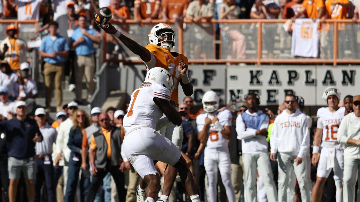 Texas DE Colin Simmons penalized for 'simulating use of restroom' after sack of Tennessee QB Faizon Brandon