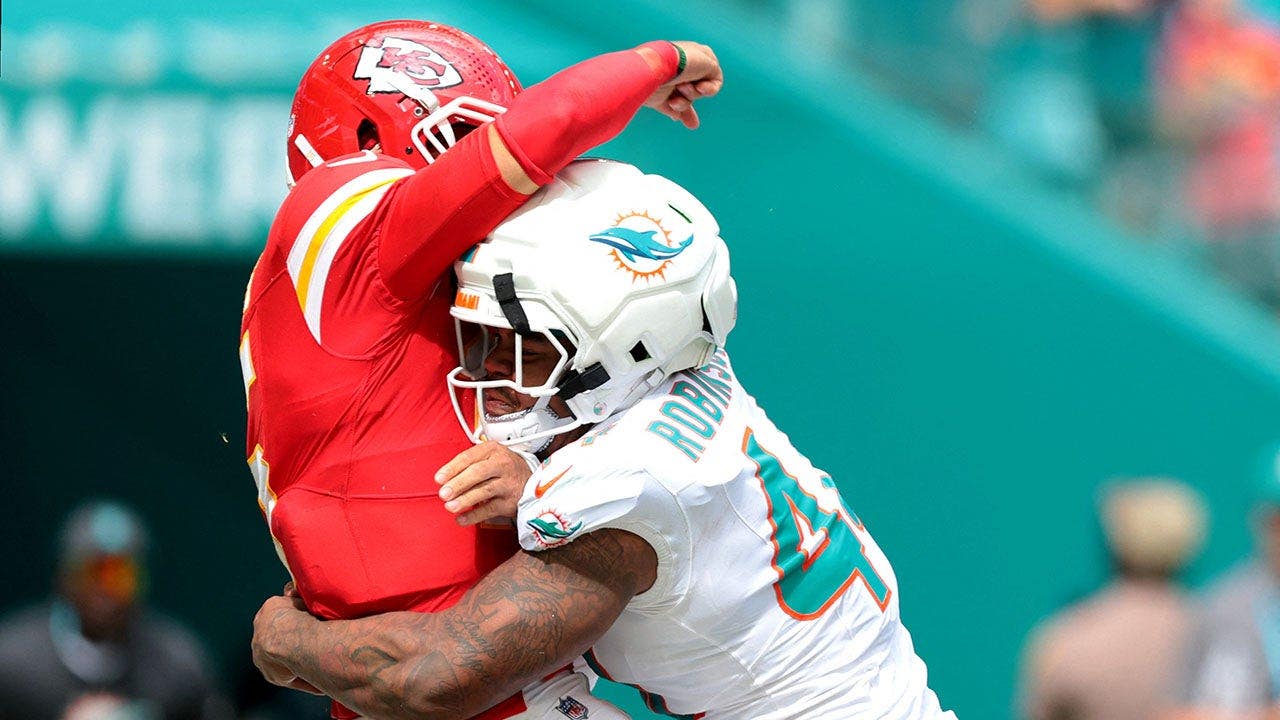 NFL's most debated Week 3 call has people wondering how to defy gravity when hitting Patrick Mahomes