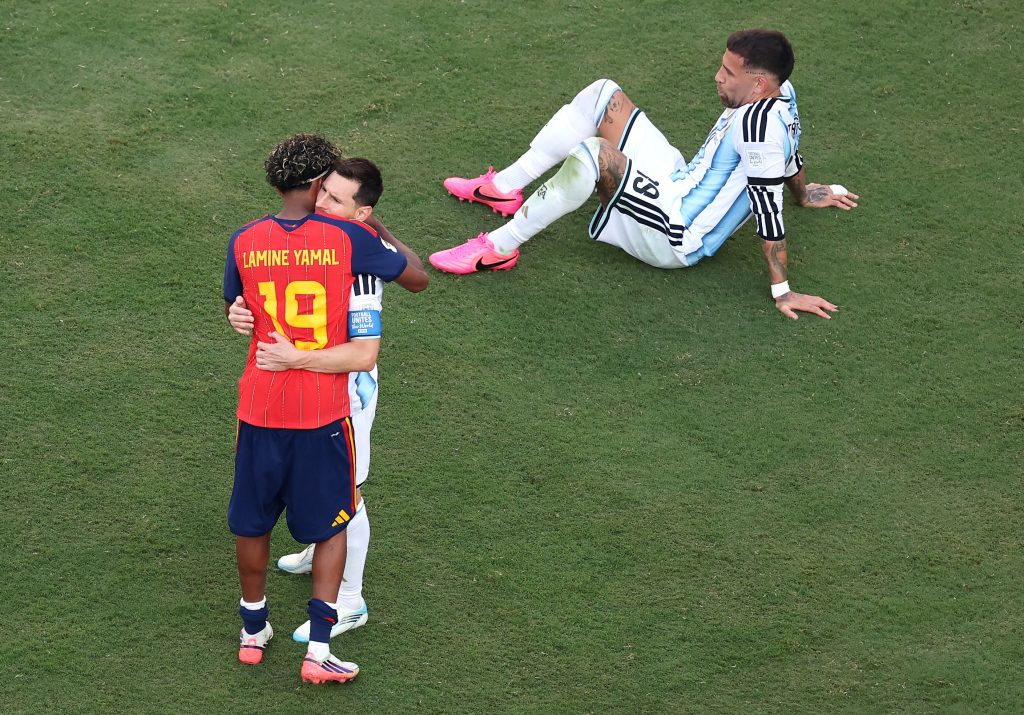 Lionel Messi #10 of Argentina and Lamine Yamal #19 of Spain