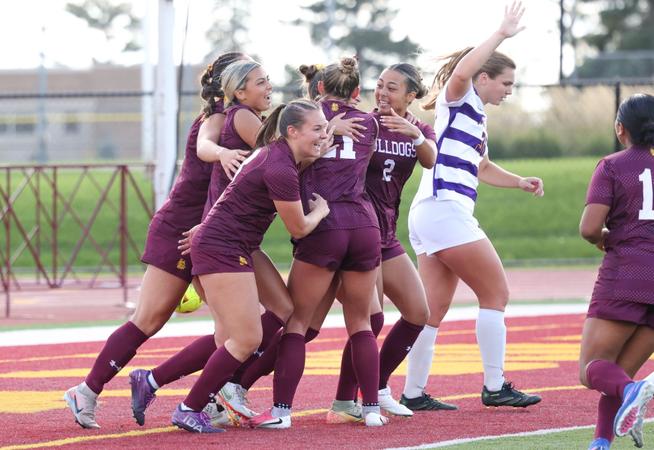 UMD Soccer Upsets No. 7 Minnesota State in Dominant 3-0 Win