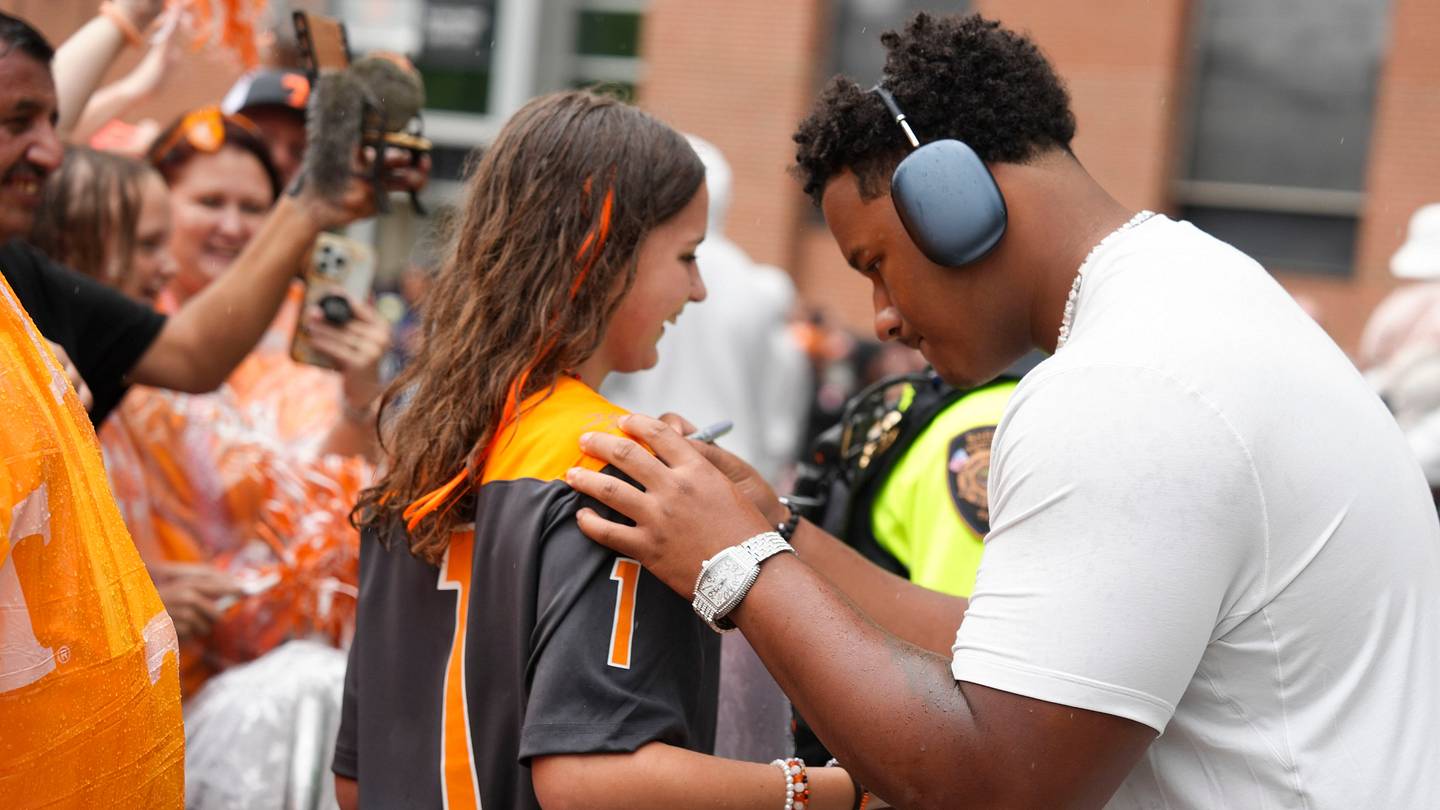 Nic Moore Shares Heartfelt Message Following Tennessee's Win vs. Auburn