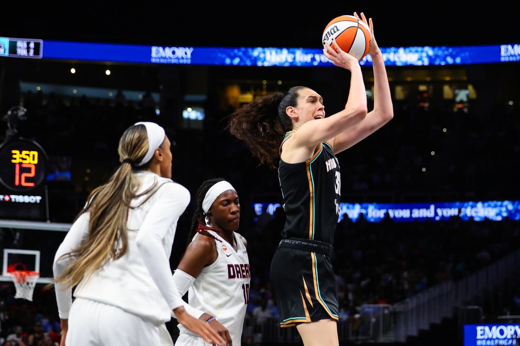 Minutes mounting for Breanna Stewart i