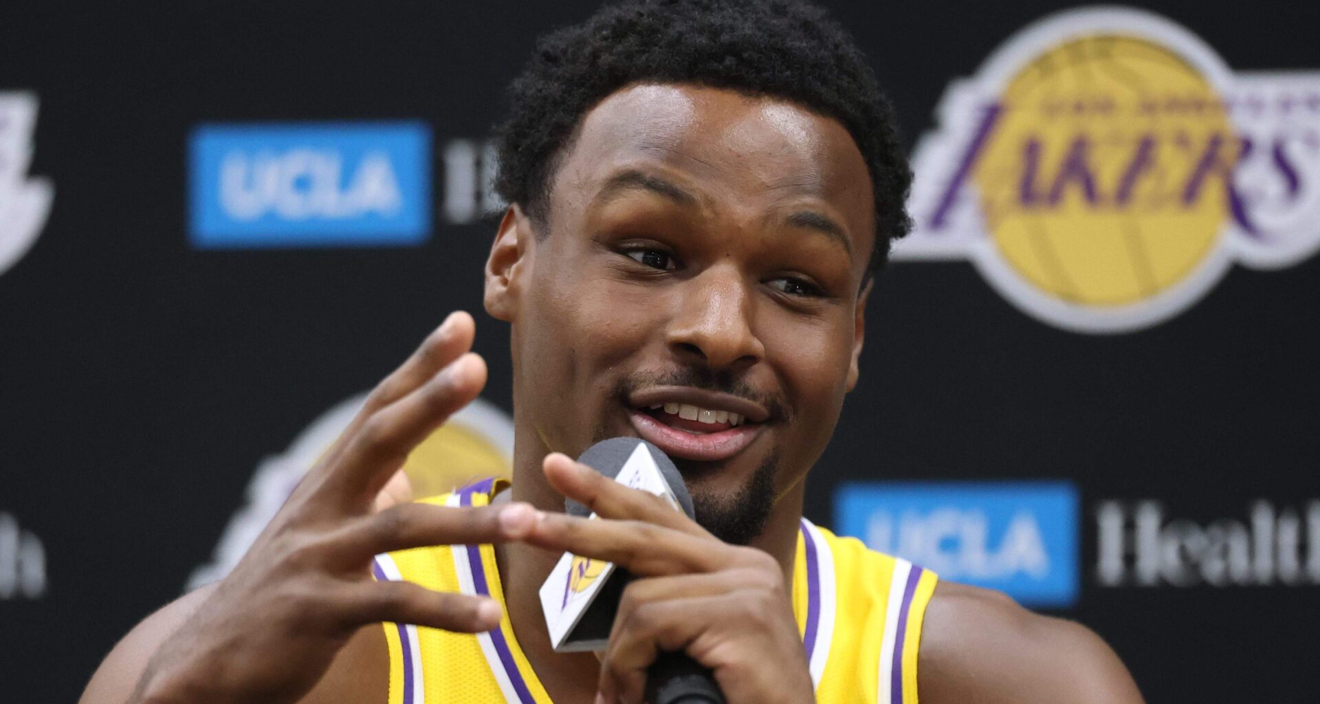 Bronny James, Steph Curry Mock NBA in Lakers-Warriors Game