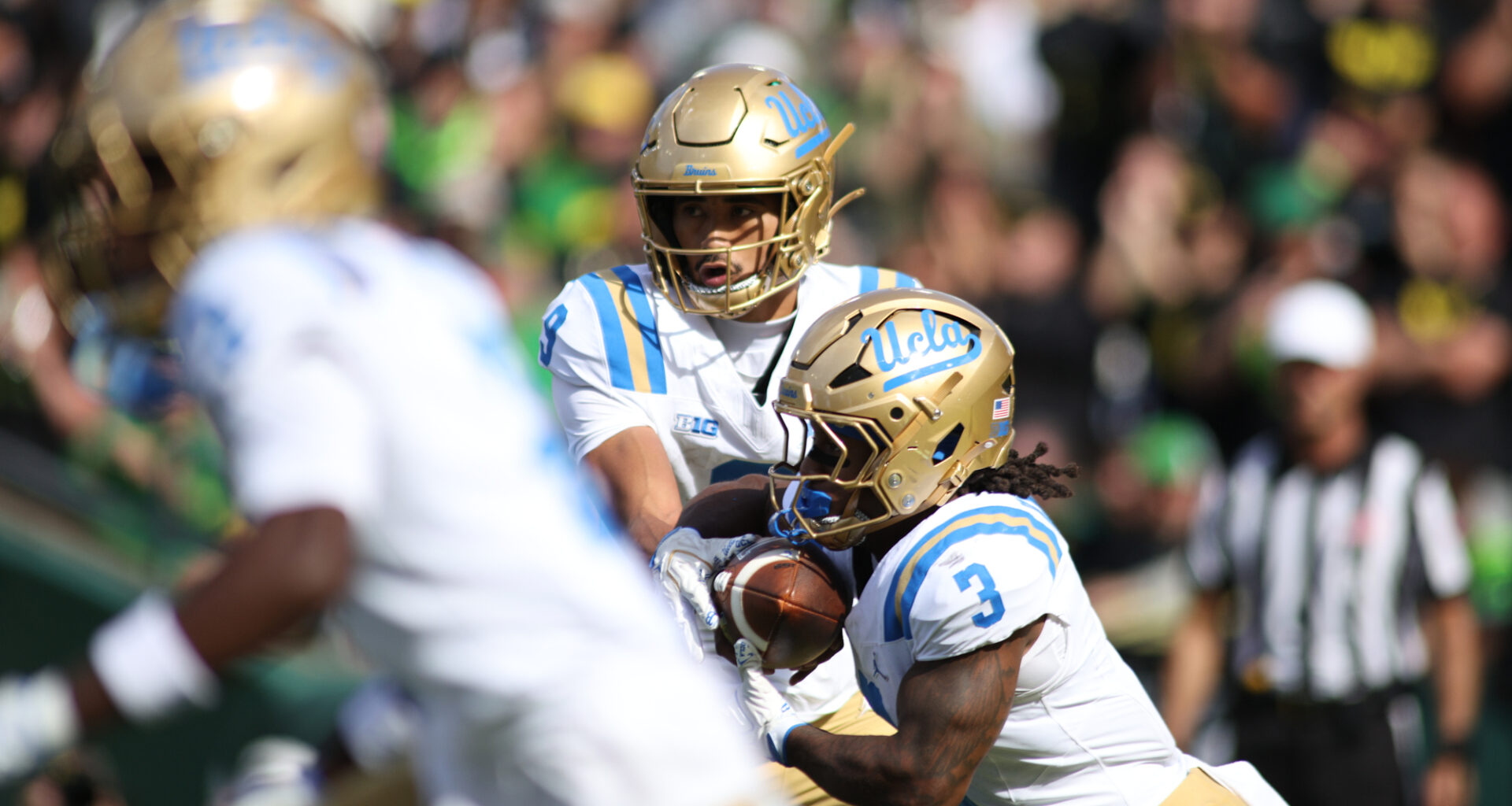UCLA quarterback Iamaleava injured late in the first half against Oregon