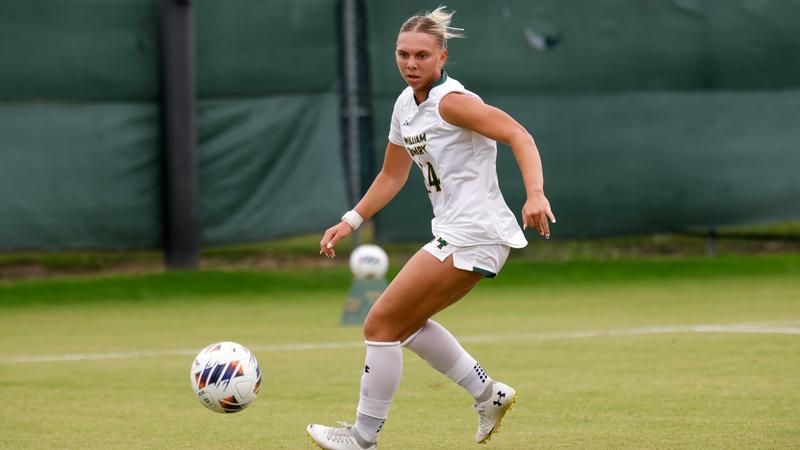 Two Late Goals Lift Elon Past Women's Soccer