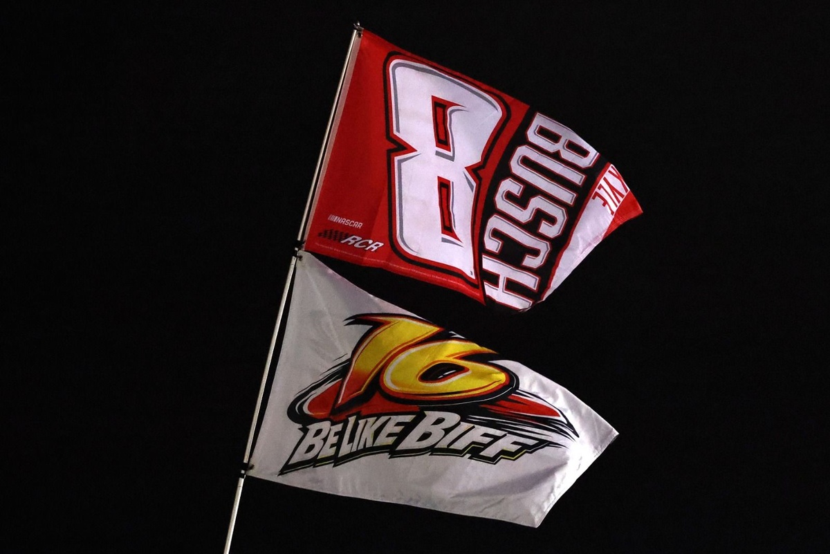 Kyle Busch and Greg Biffle named co-winners of Comcast Community Champion of the Year Award