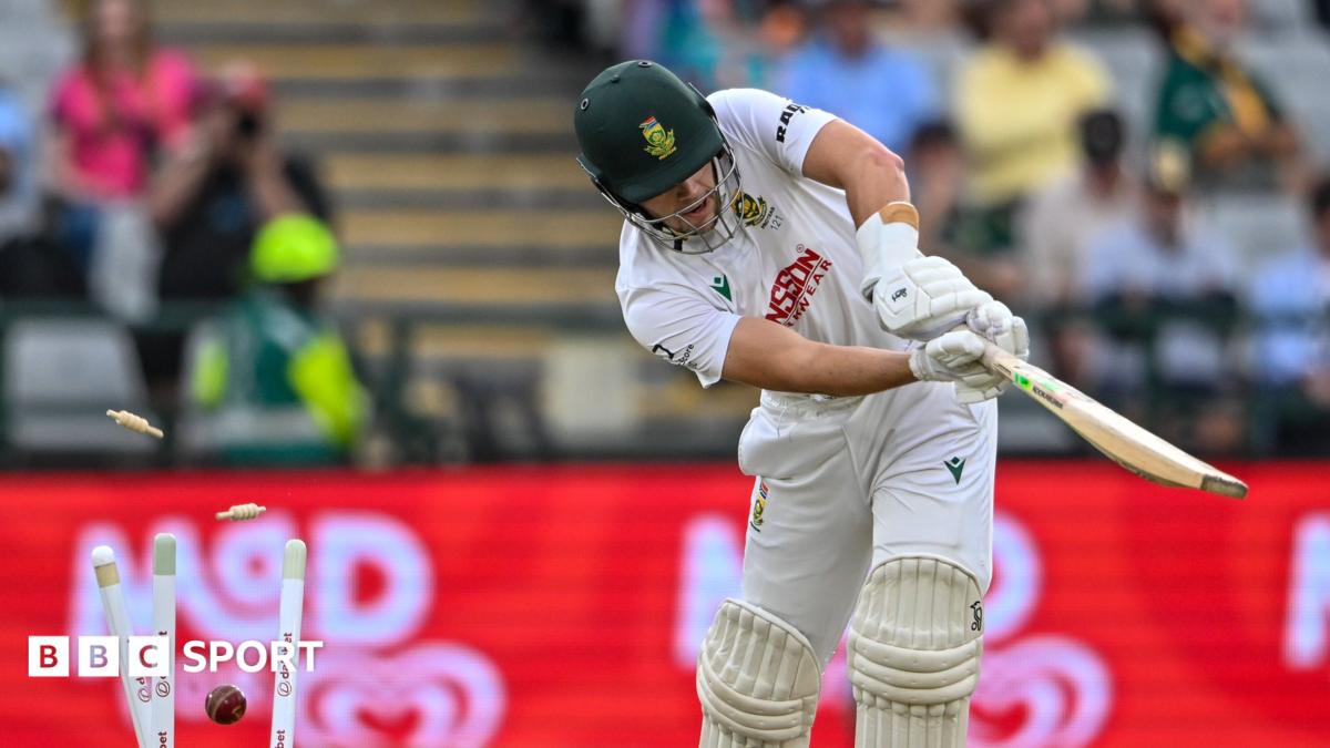 Gerald Coetzee is bowled by Mitchell Starc
