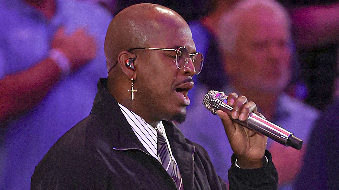 NE-YO with a fantastic national anthem performance ahead of 2026 World Series Game 4!