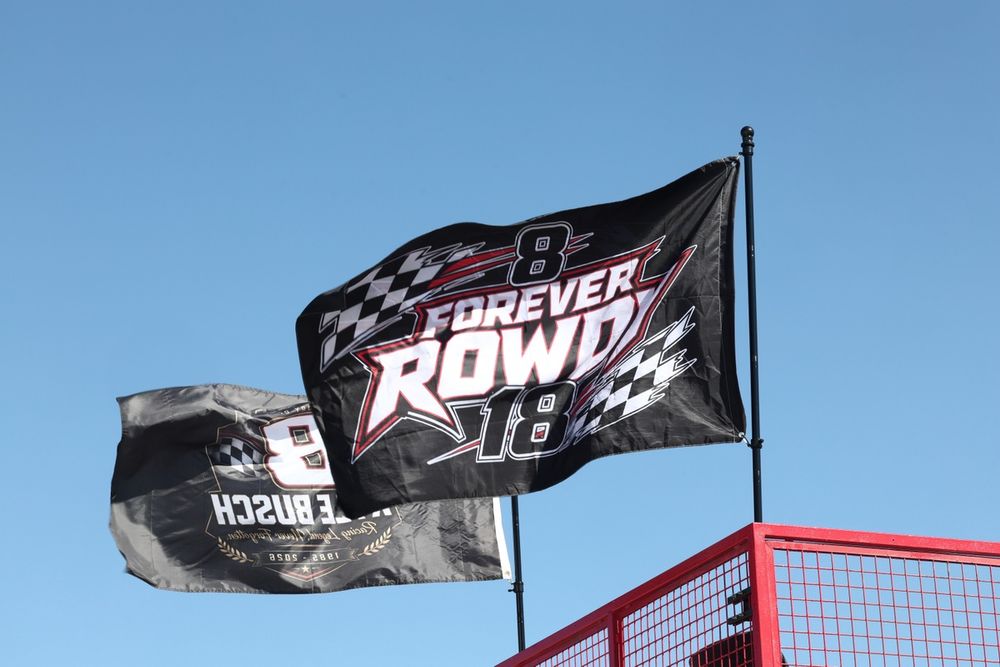 Kyle Busch tribute flag